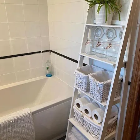 Apartment Large 2 Bedroom House With Garden In Bristol Bristol