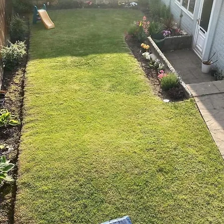 Large 2 Bedroom House With Garden In Bristol
