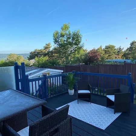 شقة Large 2 Bedroom House With Garden In Bristol *